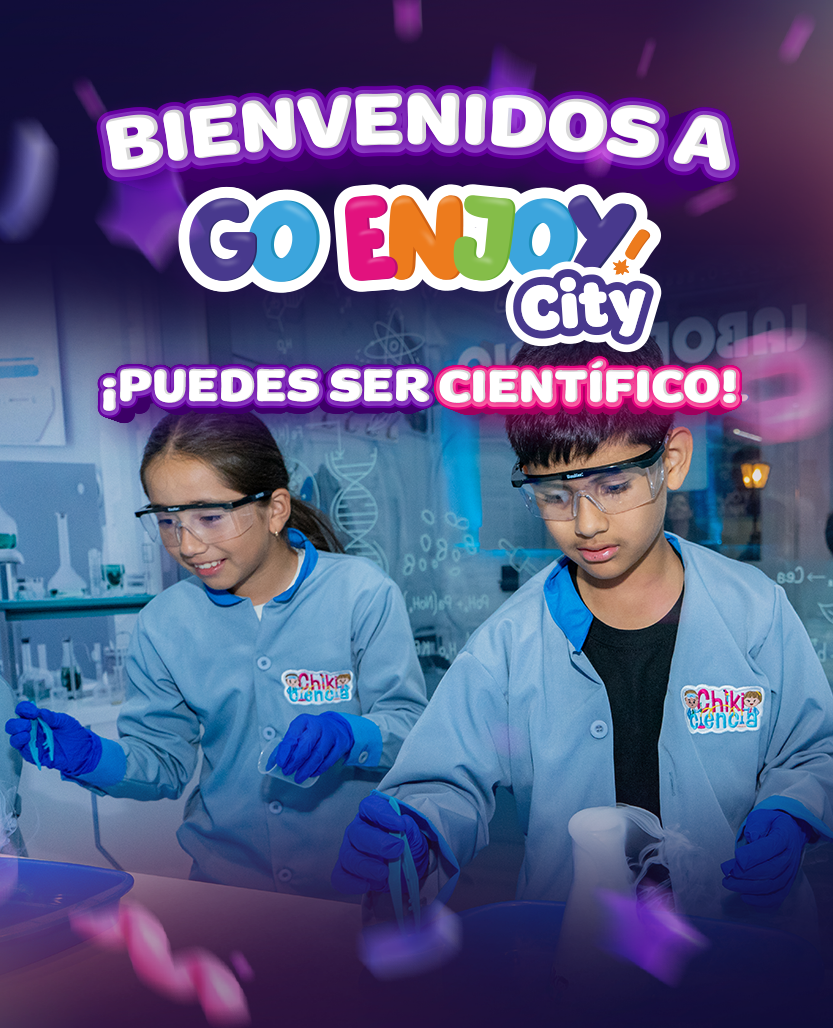 Niño científico experimentando en laboratorio infantil